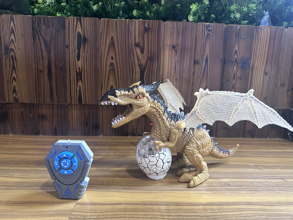 Dinozaur SMOK z JAJKIEM