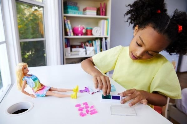 LALKA BARBIE CRAYOLA KOLOROWE STEMPLE