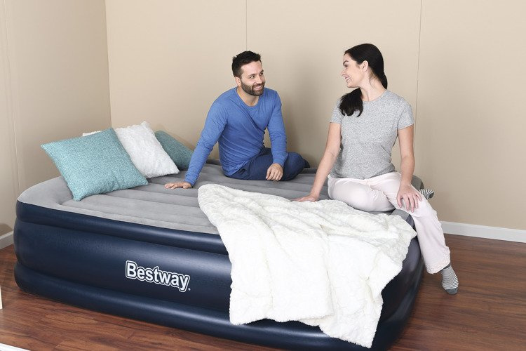 Materac BESTWAY 67614 z wbudowaną pompką 203x152x56cm
